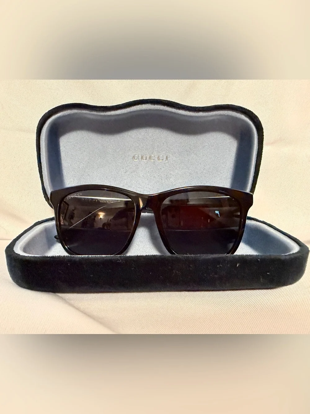 NWT Gucci Black Sunglasses with Black Velvet Case